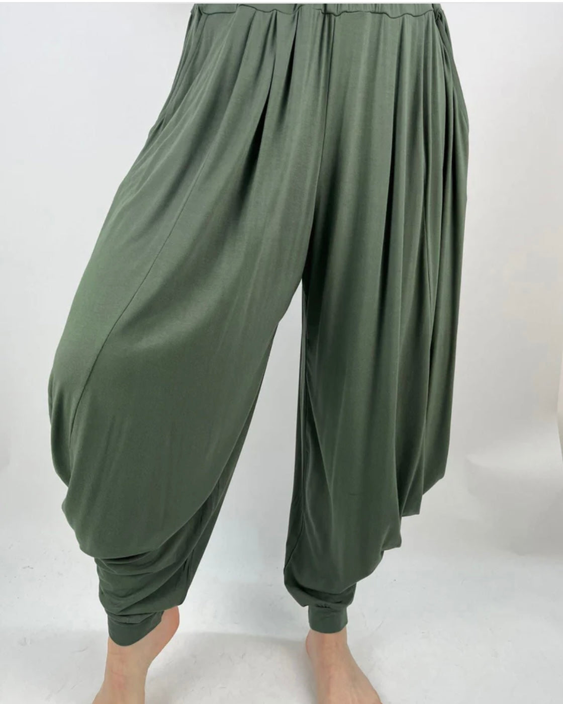 Italian Jersey Harem pants with elasticated waist and side pockets, made in Italy, viscose blend.