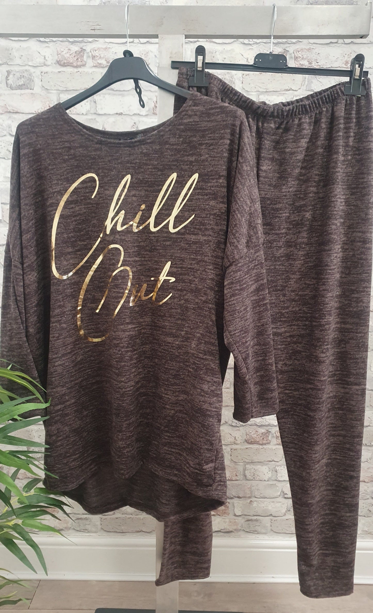 Chill Out Lounge Set - Metallic slogan to the front