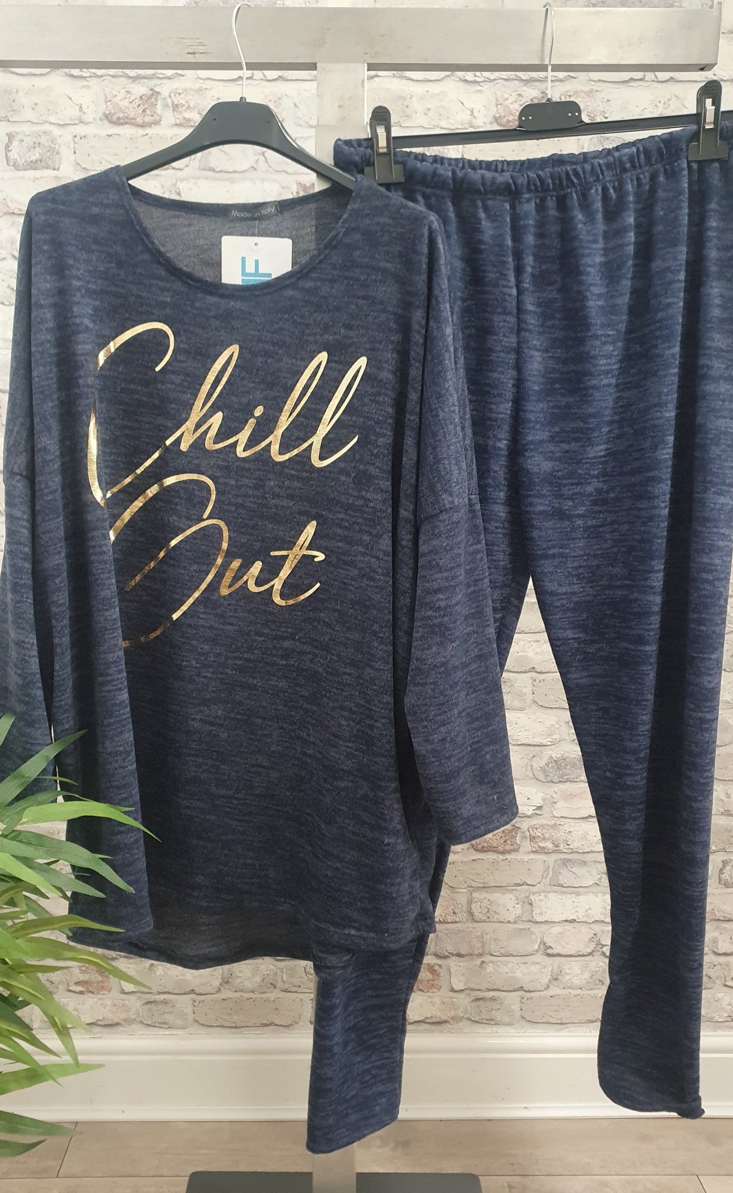 Chill Out Lounge Set - Metallic slogan to the front