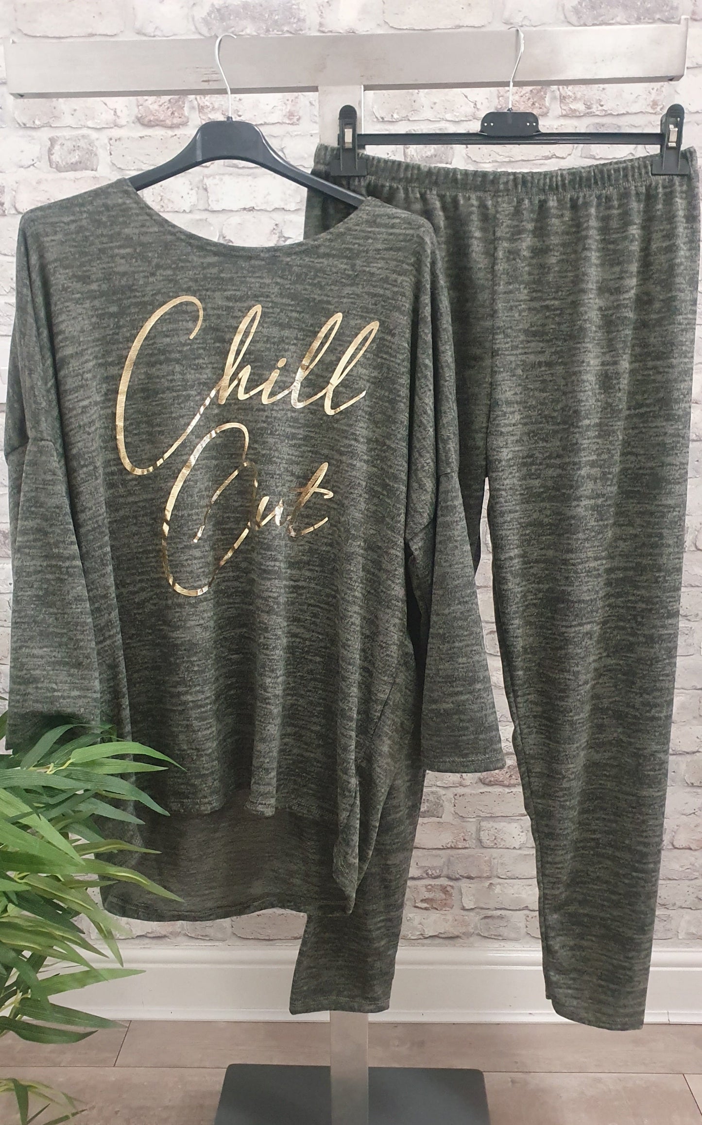 Chill Out Lounge Set - Metallic slogan to the front