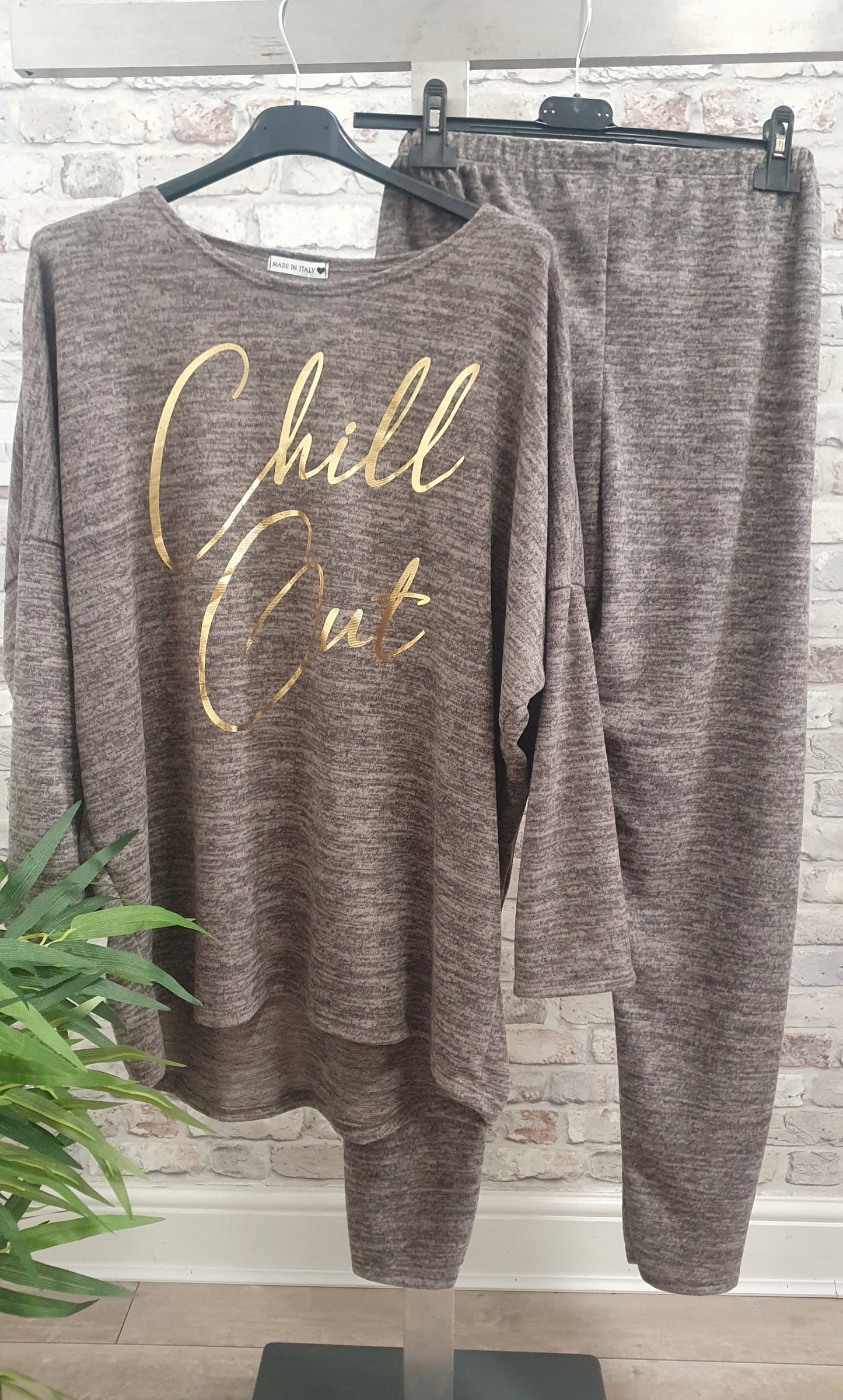 Chill Out Lounge Set - Metallic slogan to the front