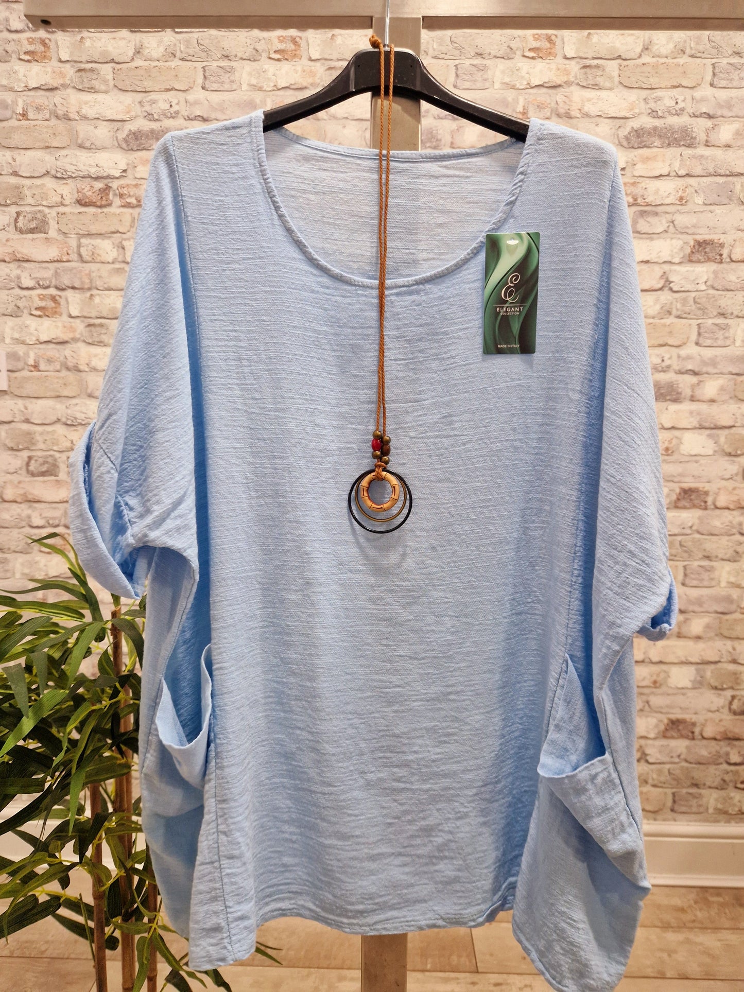 Plain Necklace Pocket Top, light blue, 100% cotton, two front pockets, included necklace.