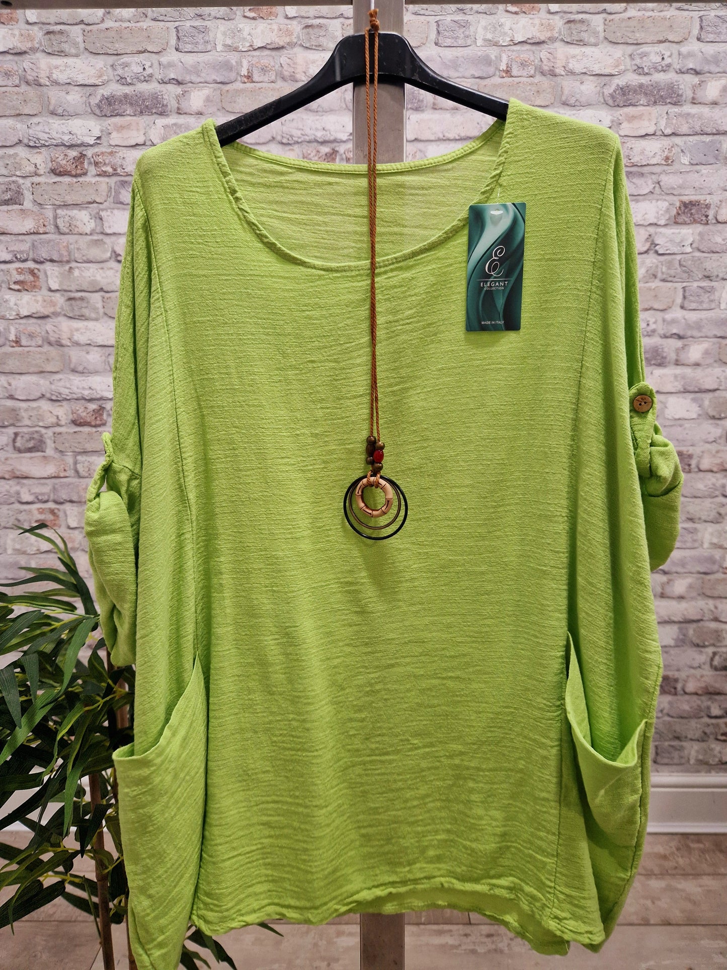 Plain Necklace Pocket Top in green with front pockets and included necklace, made in Italy.