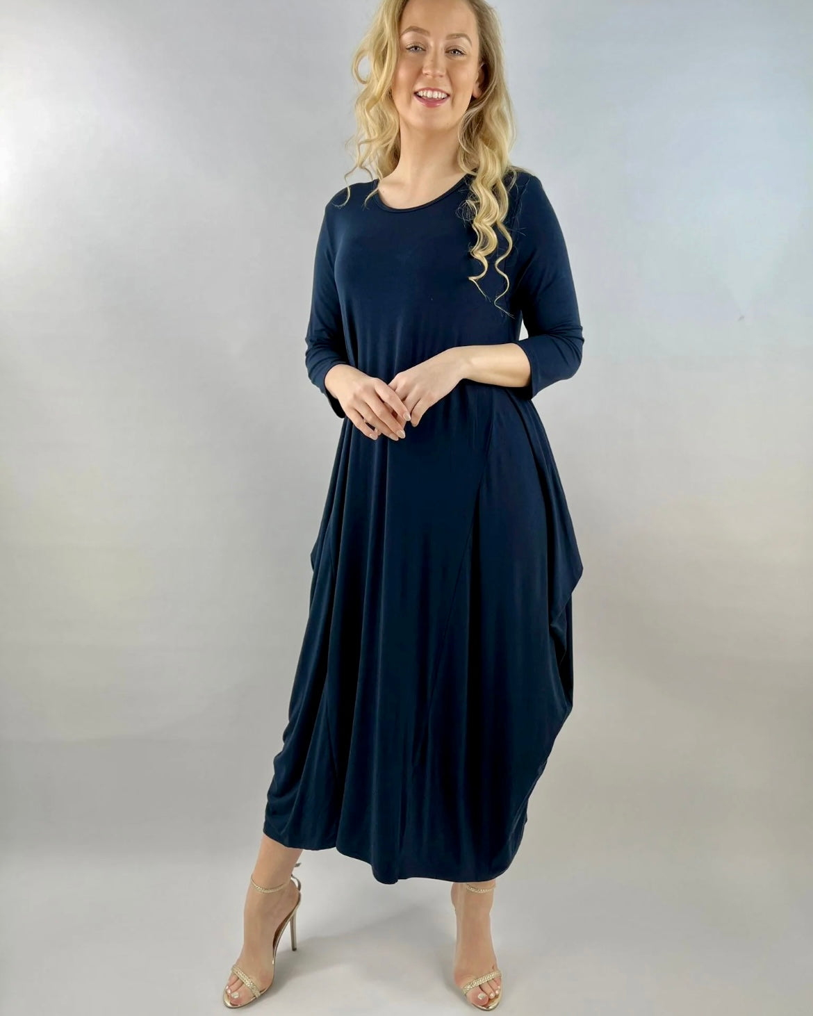 Parachute Dress 3/4 Sleeve in navy with relaxed fit and draped style, made from viscose and elastane.