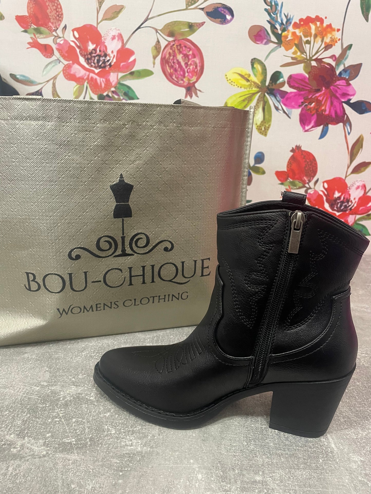 Cowboy Boots - Western Style with Embroidery to the Ankle