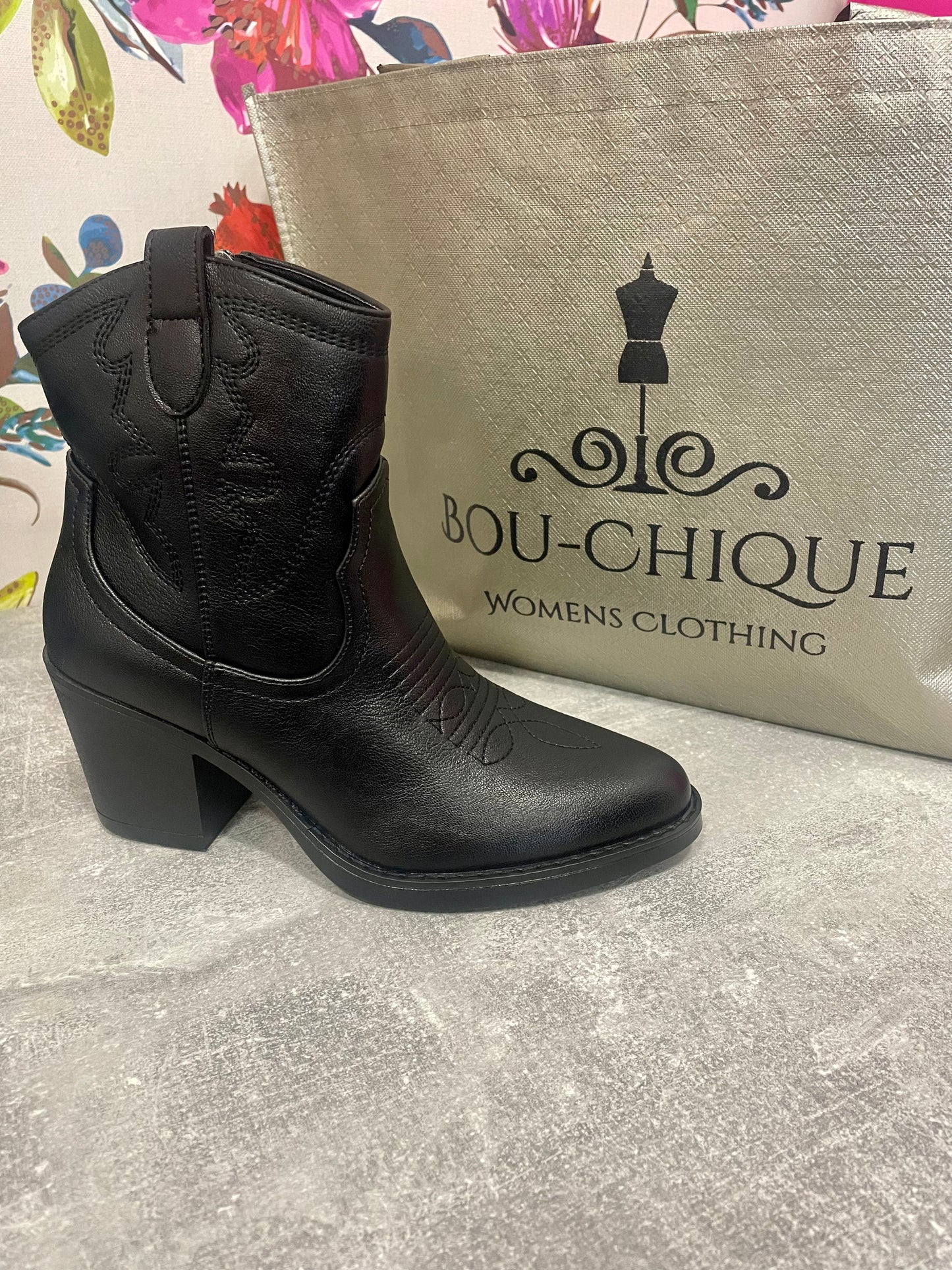 Cowboy Boots - Western Style with Embroidery to the Ankle
