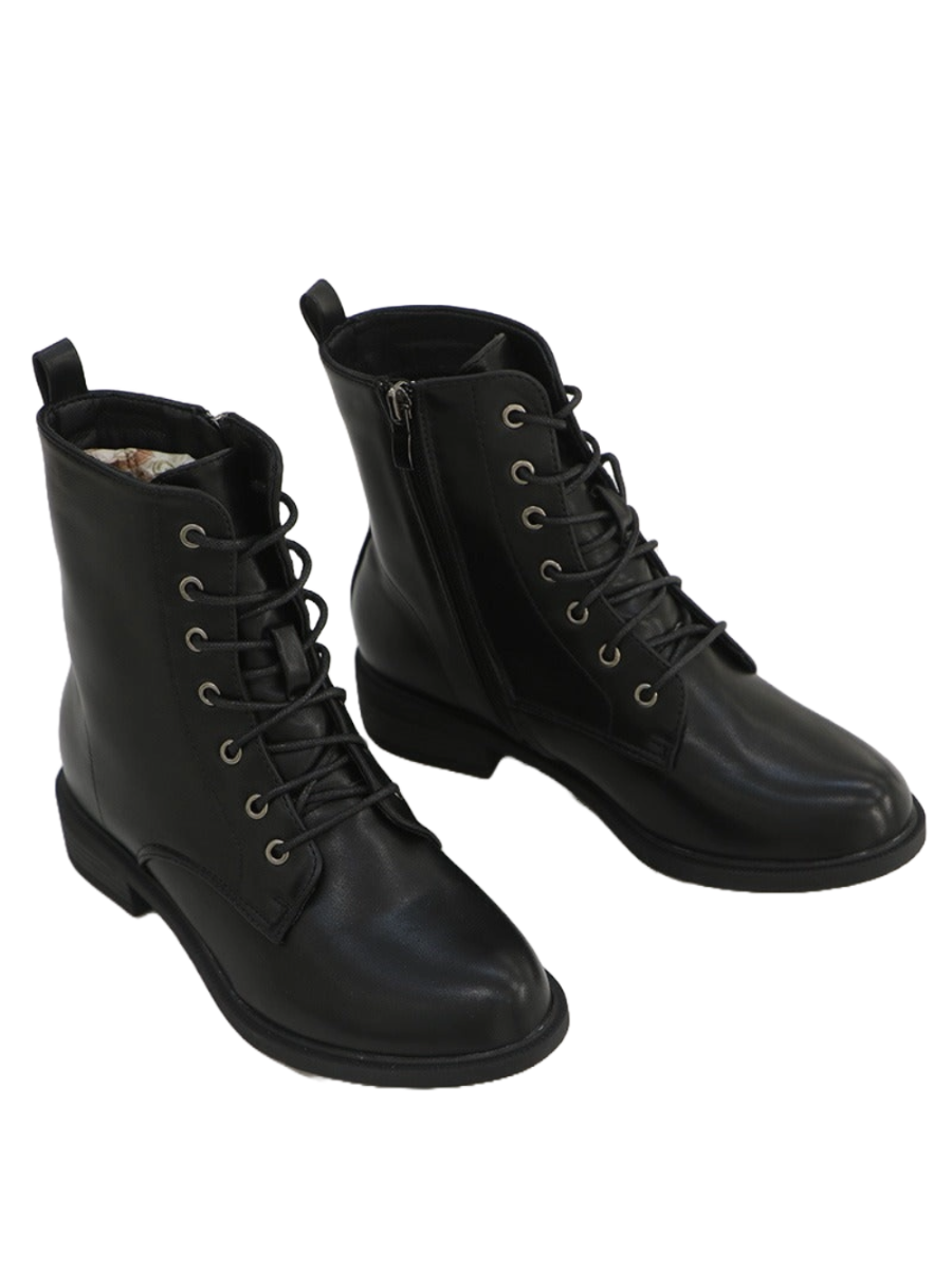 Black lace and zip soft boot with nice grip and pull tab.