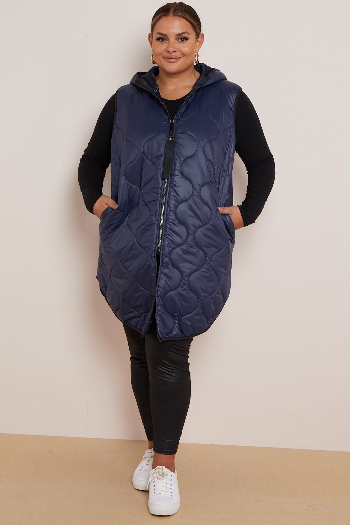 Lightweight navy padded gilet with front zipper and pockets.