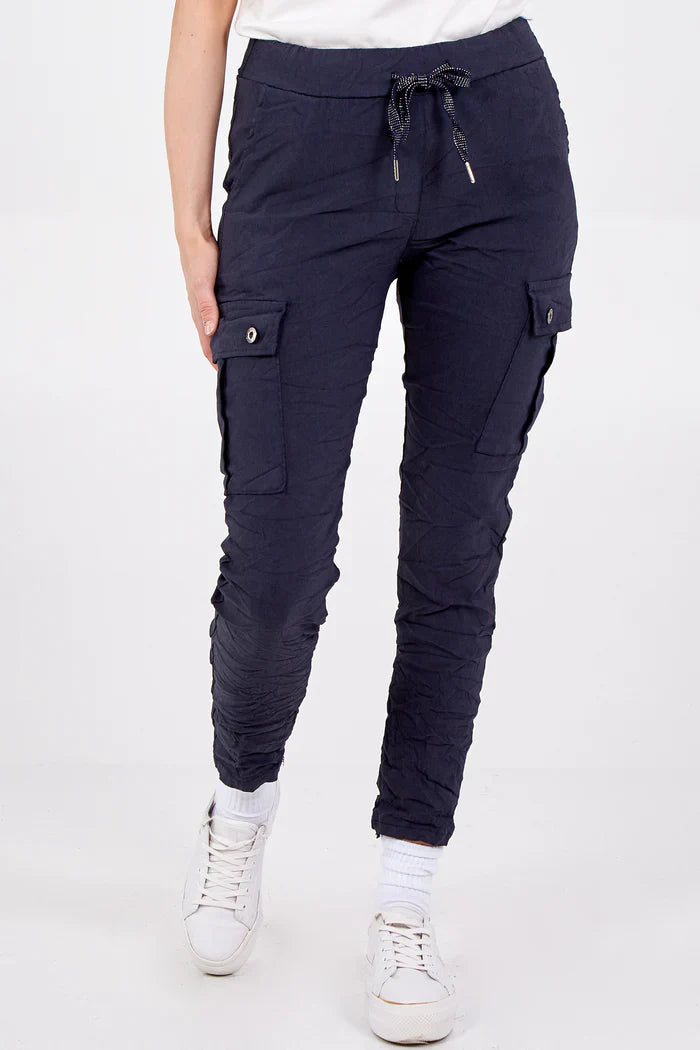 Magic Cargo Trousers made of 60% viscose, 35% polyester, and 5% elastane.