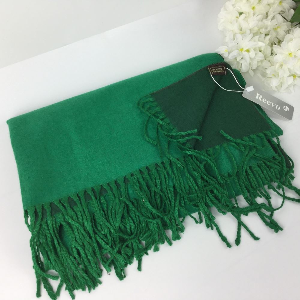 Plain soft winter scarf made of 60% viscose and 40% polyester.