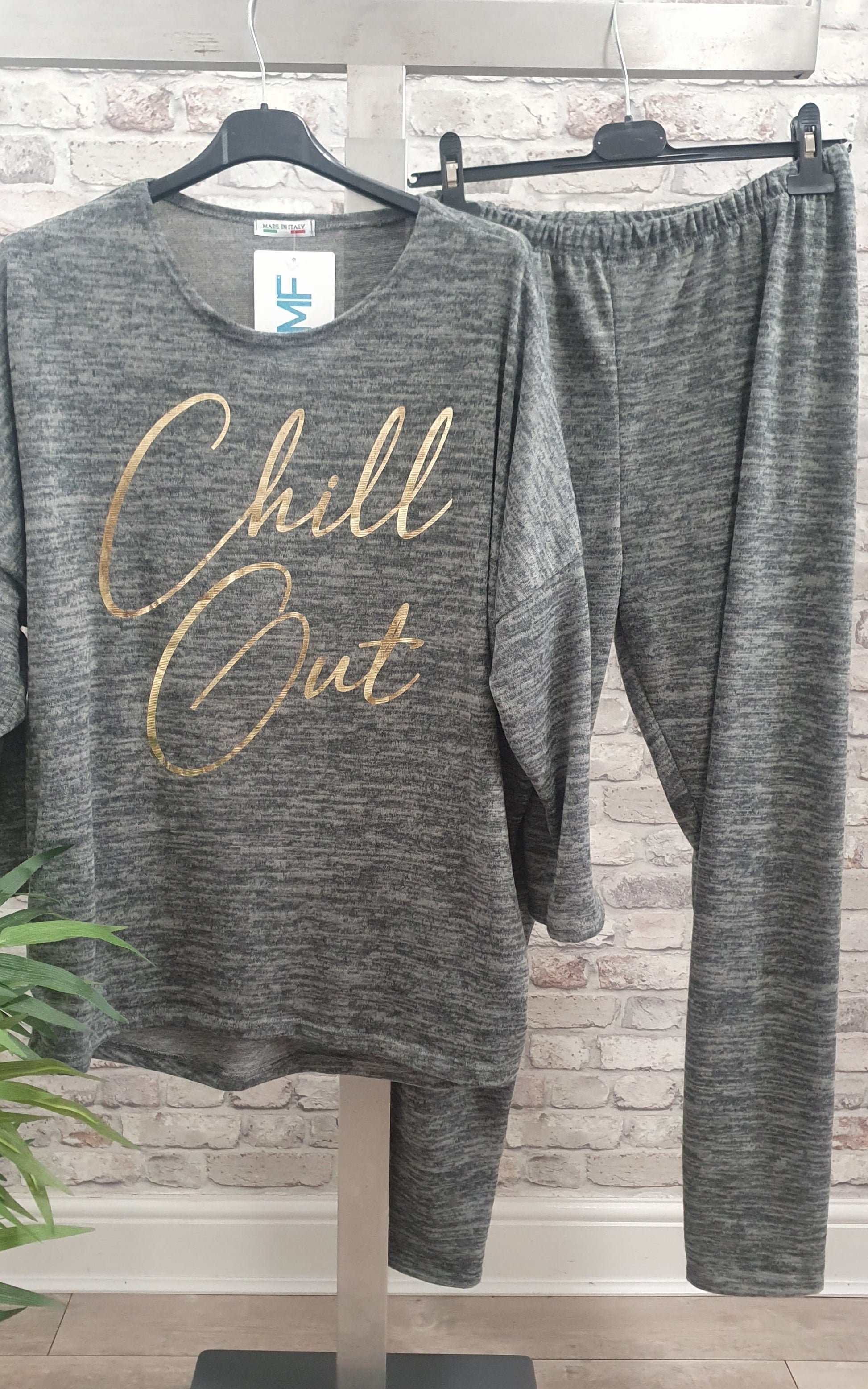 Chill Out Lounge Set - Metallic slogan to the front
