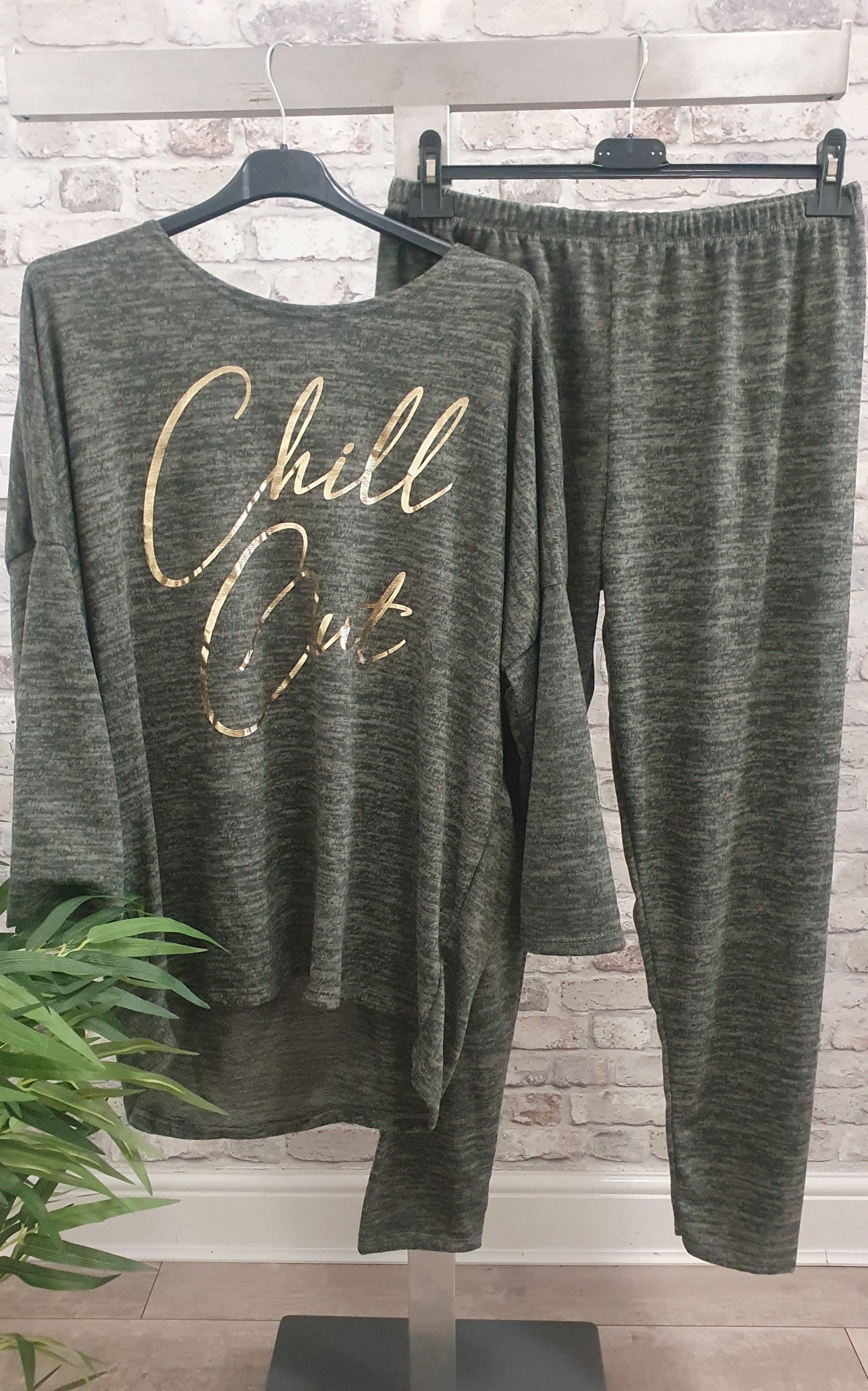 Chill Out Lounge Set - Metallic slogan to the front