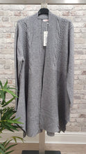 Load image into Gallery viewer, Cable Swing Hem Cardigan
