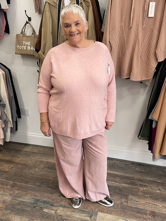 Cord wide-leg trousers in pink with a relaxed fit, featuring side pockets.