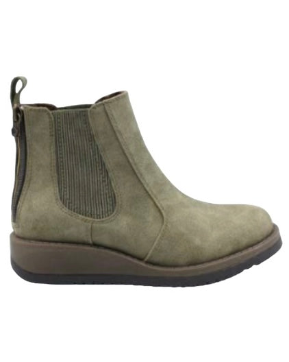 Blowfish Calo Chelsea Boot with back zippers, vegan, cushioned footbed.