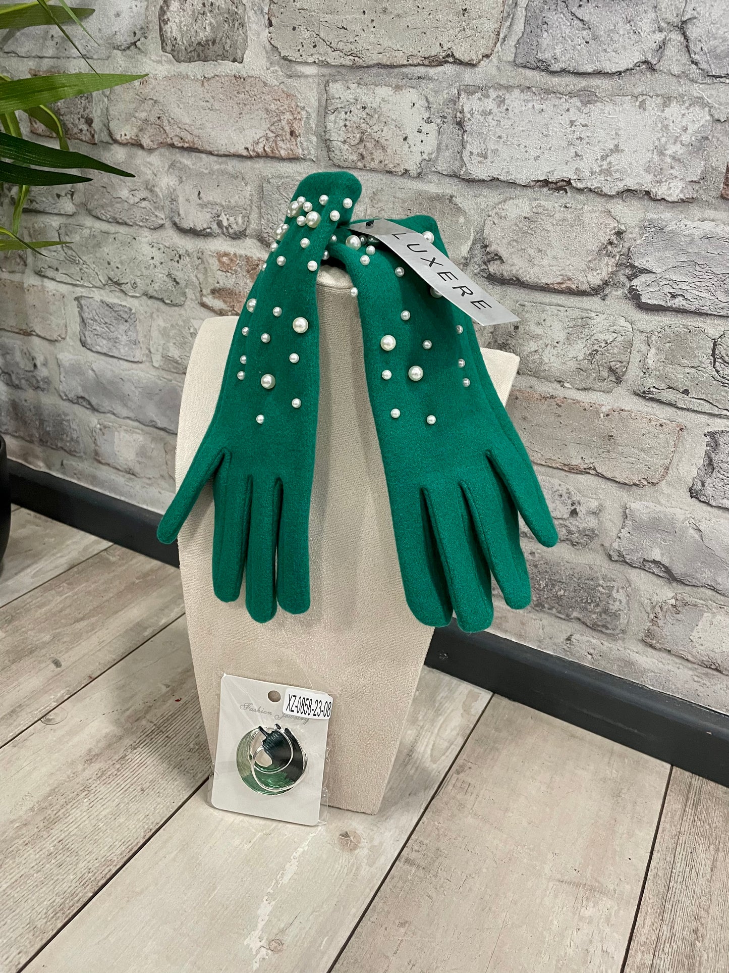 Green Pearl Gloves and Brooch