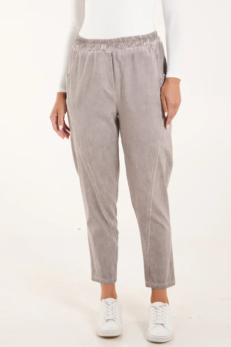 Washed relaxed fit magic trousers with vintage look and elastic waistband.