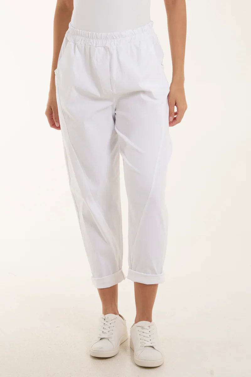 Washed relaxed fit magic trousers with vintage look.