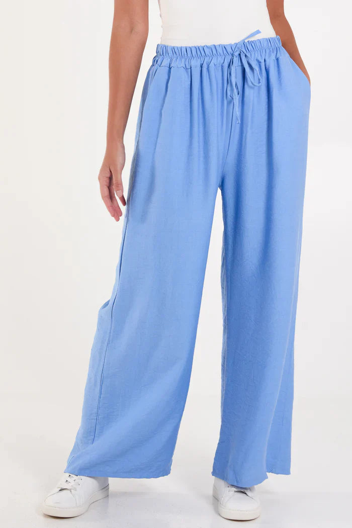 Wide leg crepe trousers made from 100% viscose.