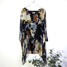 Load image into Gallery viewer, Silk Abstract Tunic
