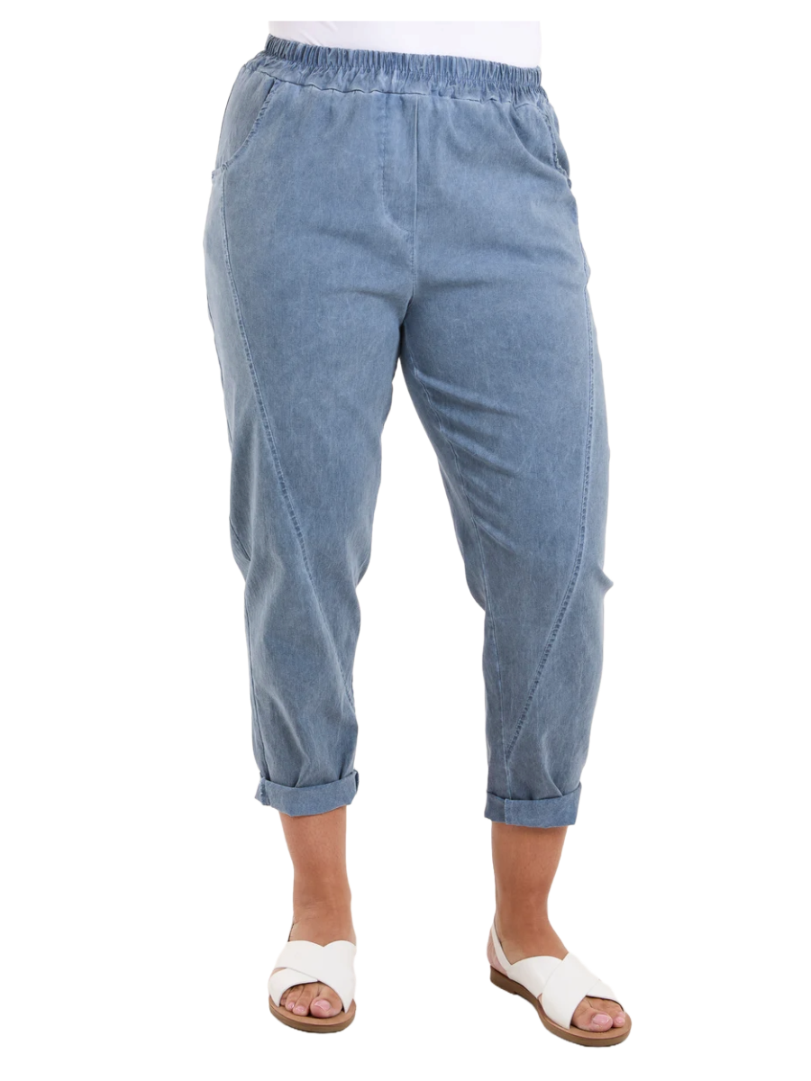 Washed Relaxed Fit Magic Trousers with vintage look.