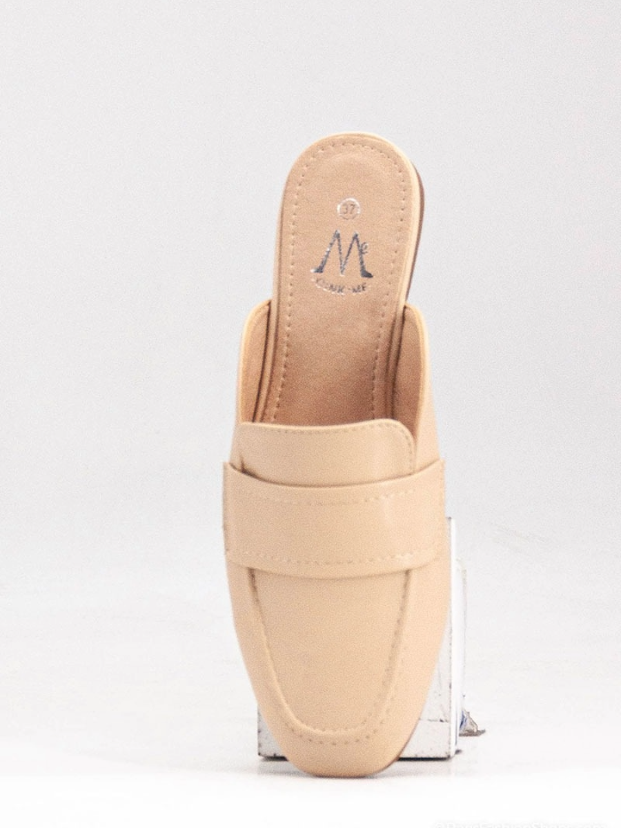 Mule Loafer in beige, versatile and comfortable shoe style.