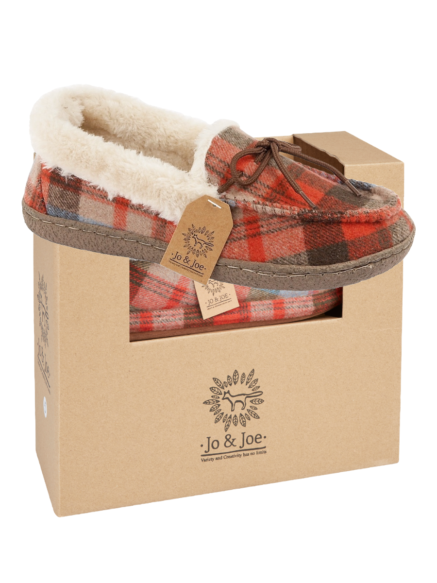 Ladies Pembroke Tartan Gift Boxed Slippers with fleecy lining.