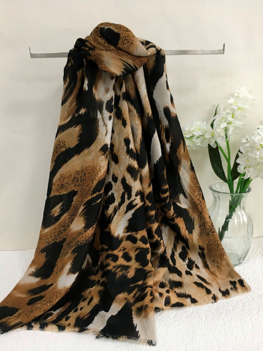 Lightweight Leopard Scarf