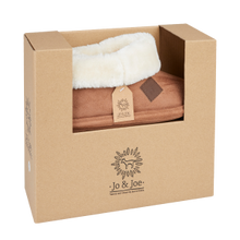Load image into Gallery viewer, Chiltern Gift Boxed Slippers
