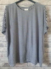 Load image into Gallery viewer, Stripe Round Neck T-shirt
