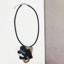 Load image into Gallery viewer, Brooch 3 Designs - Detachable Necklace
